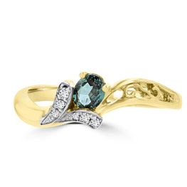 18K Yellow Gold 1/4ct Oval-cut Brazilian Alexandrite and Diamond Ring (G-H, SI1-SI2) by La Vita Vital