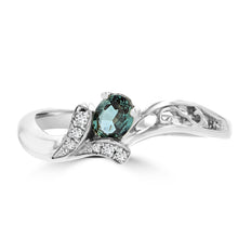 18K White Gold 1/4ct Oval-cut Brazilian Alexandrite and Diamond Ring (G-H, SI1-SI2) by La Vita Vital