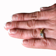 18K Yellow Gold 1/4ct Oval-cut Brazilian Alexandrite and Diamond Ring (G-H, SI1-SI2) by La Vita Vital